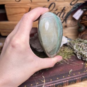 Coeur en Gargnierite avec reflet labradorescence – Image 3