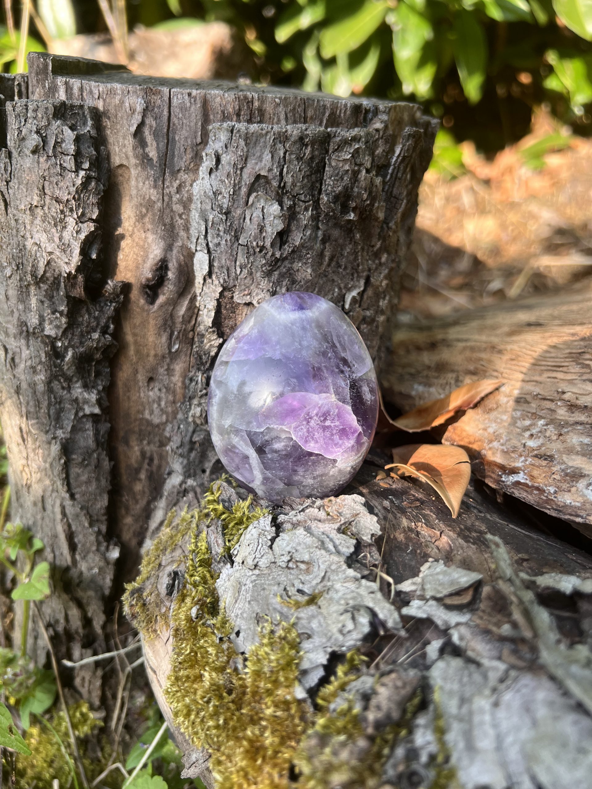 Galet en Améthyste – Pierre d’apaisement et de clarté mentale