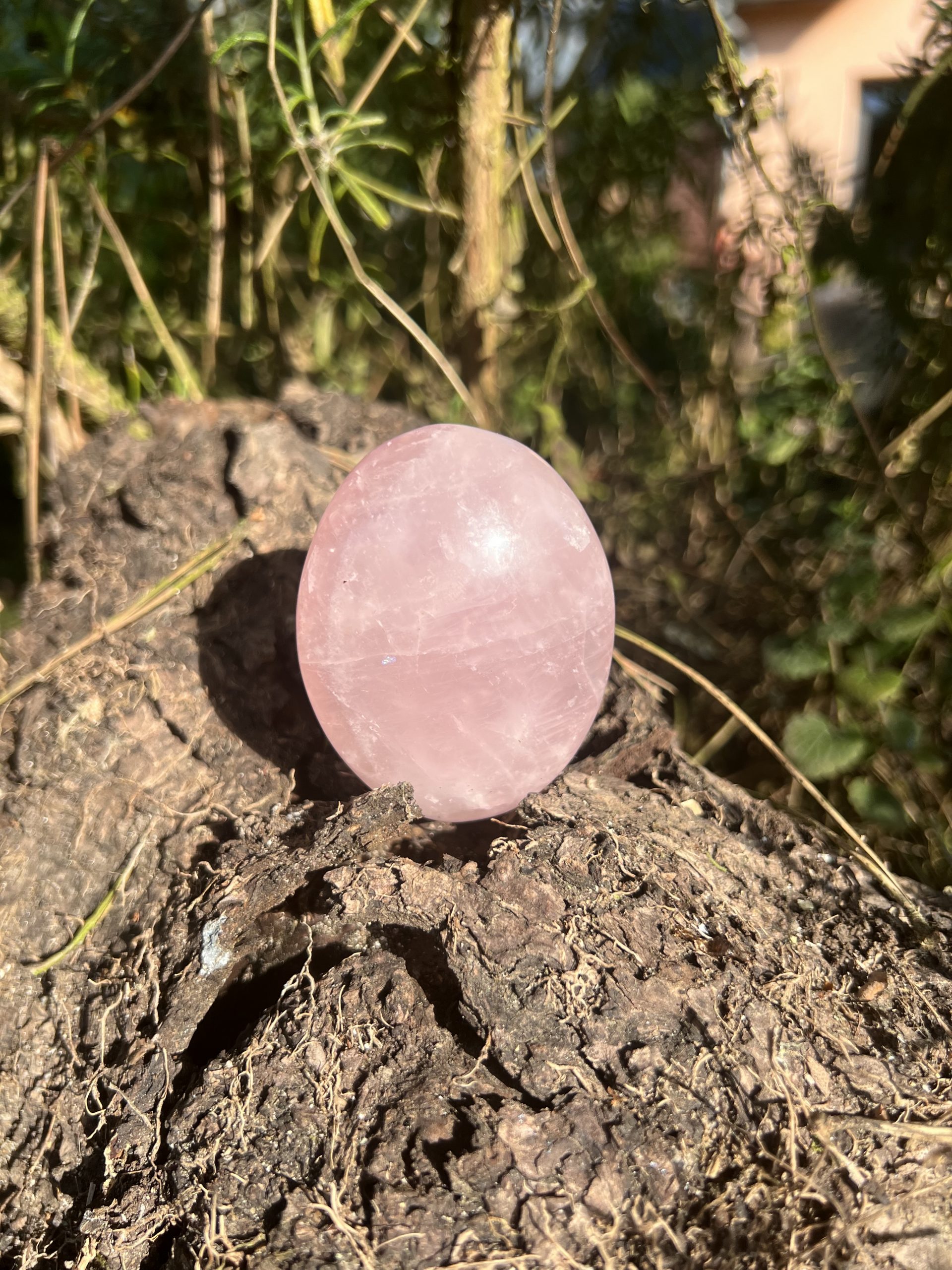 Galet en Quartz Rose – Pierre d’amour, de réconfort et de douceur
