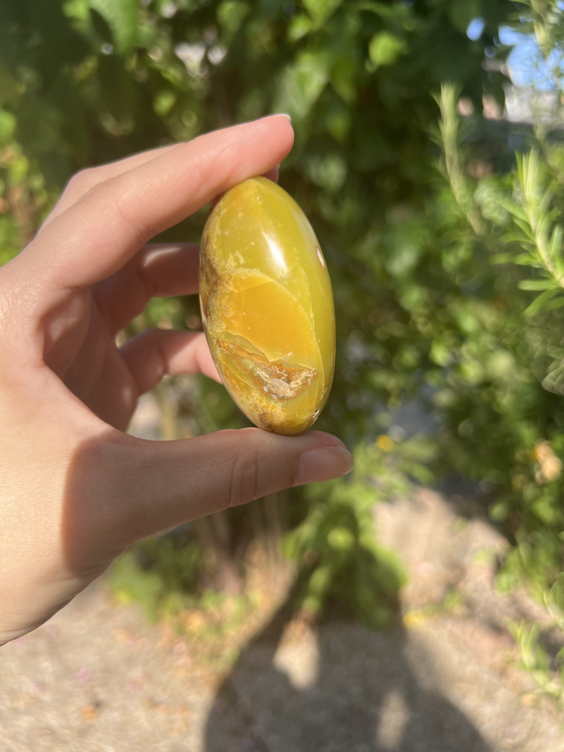 Galet en Opale Verte – Pierre de tendresse, baume au cœur et renouveau – Image 3