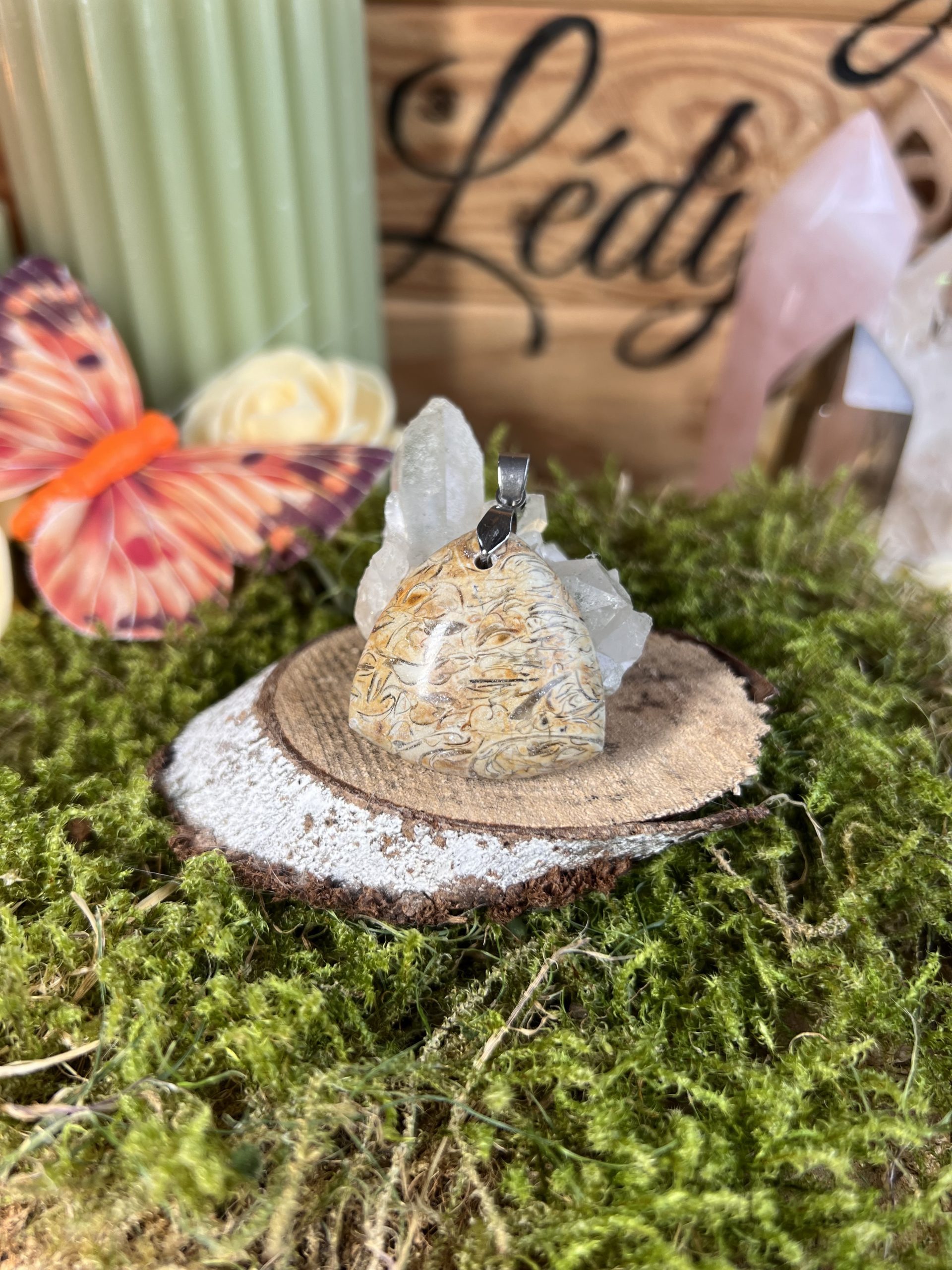 Pendentif  en Jaspe Coquille – Pierre d’ancrage, courage et digestion des émotions