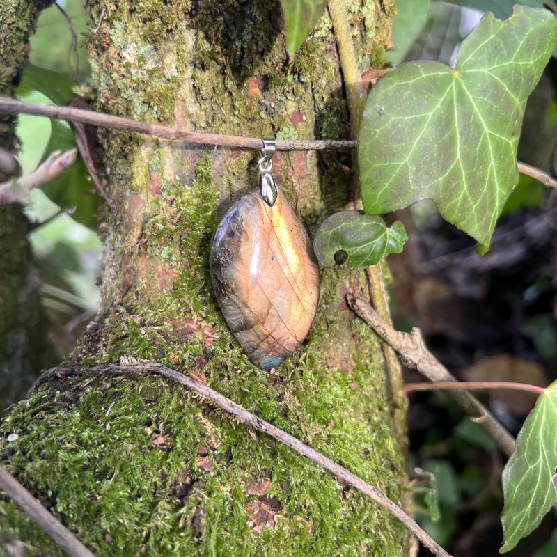 Pendentif en Labradorite Orange – Protection douce & énergie solaire | La Magie de Lédy