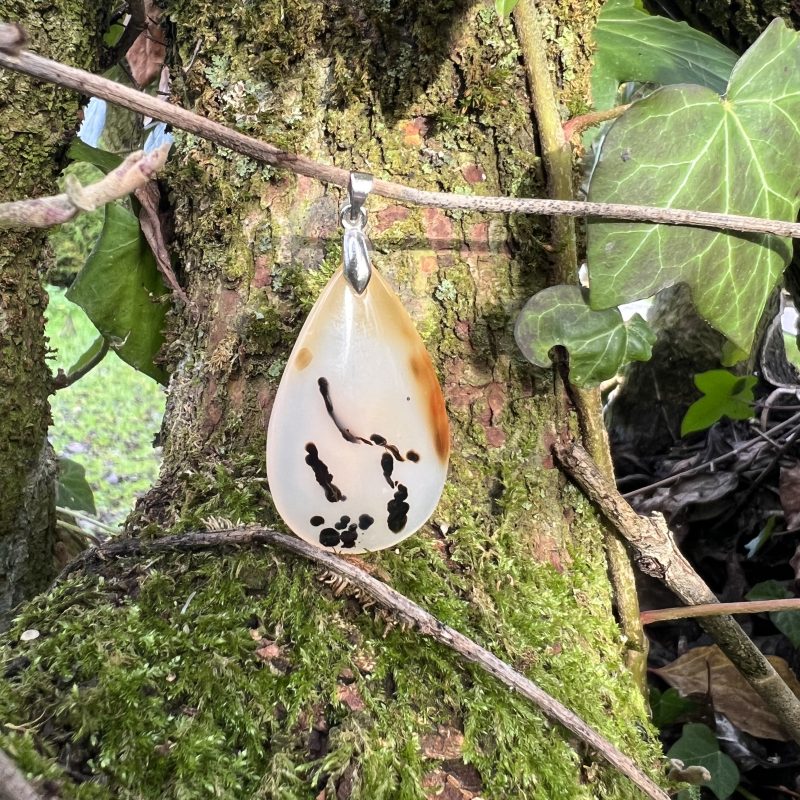 Agate Dendritique – Abondance, Paix Intérieure & Calme Intérieur | La Magie de Lédy