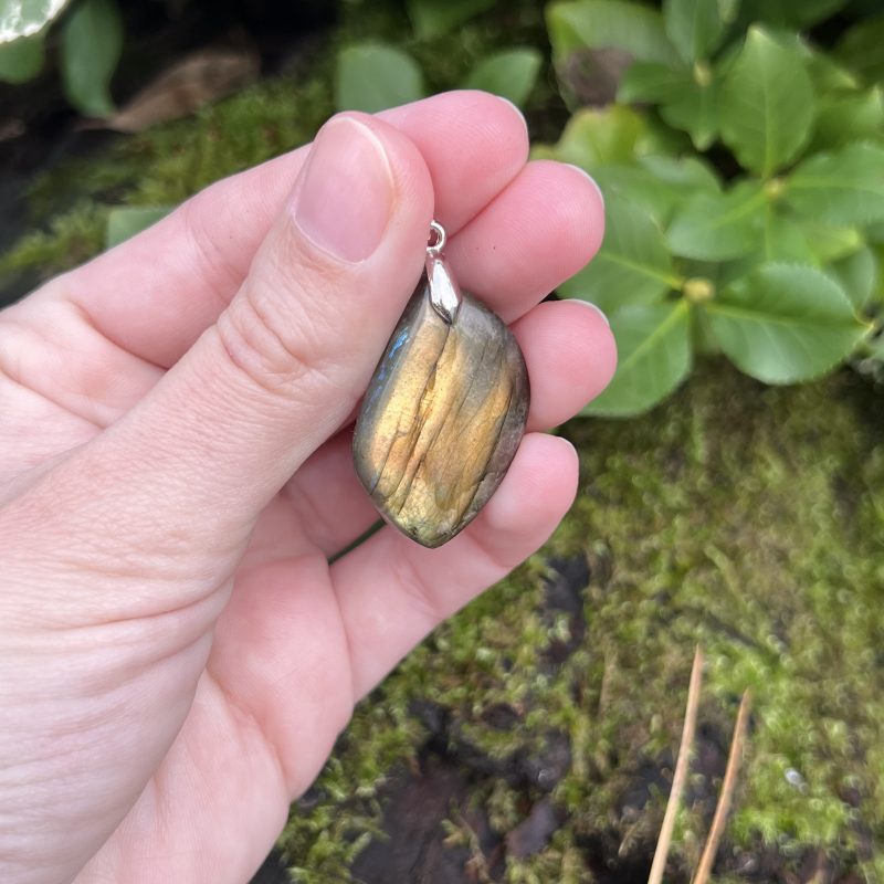 Pendentif en Labradorite Orange – Protection douce & énergie solaire | La Magie de Lédy
