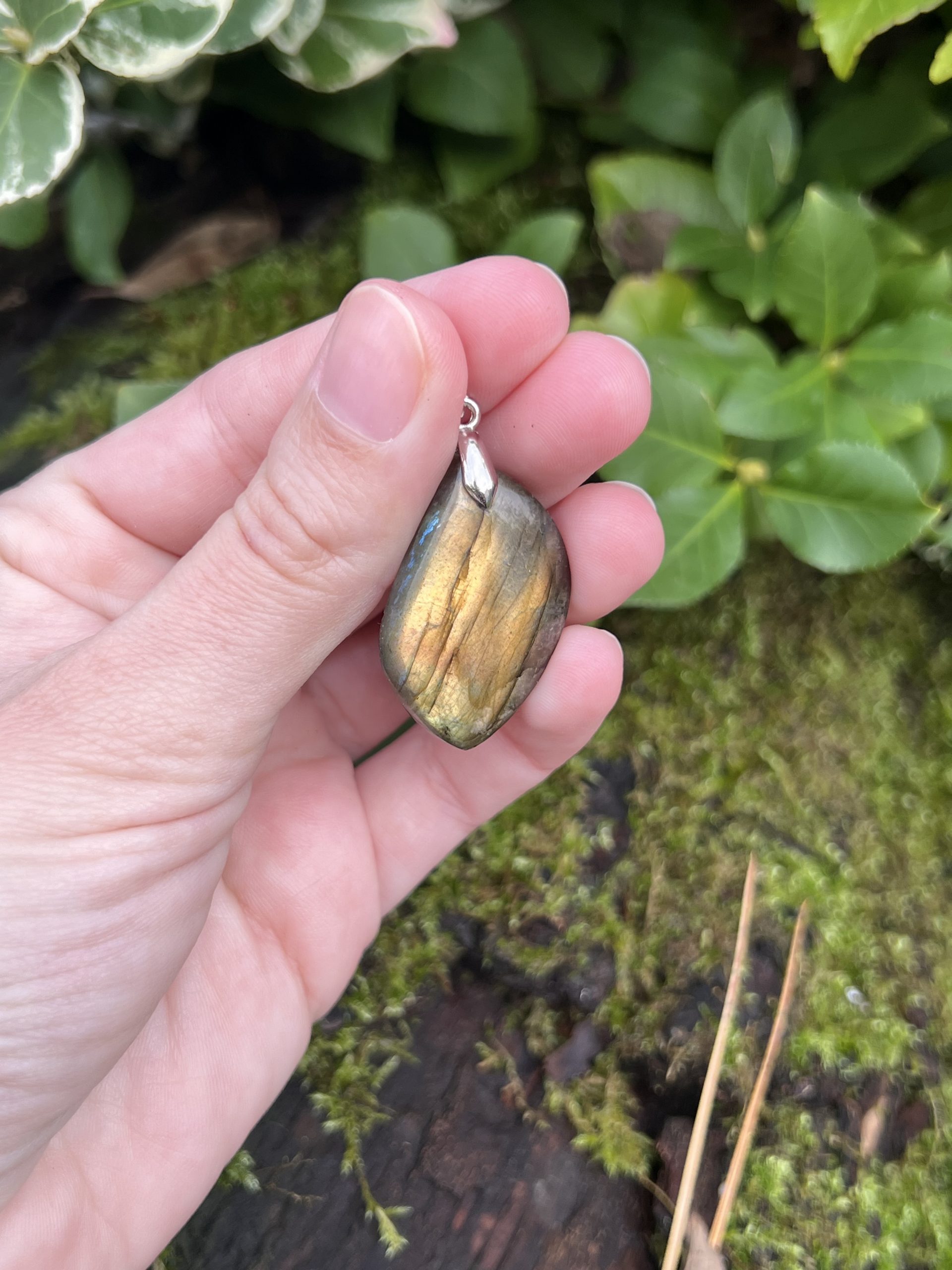 Pendentif en Labradorite Orange – Protection douce & énergie solaire | La Magie de Lédy