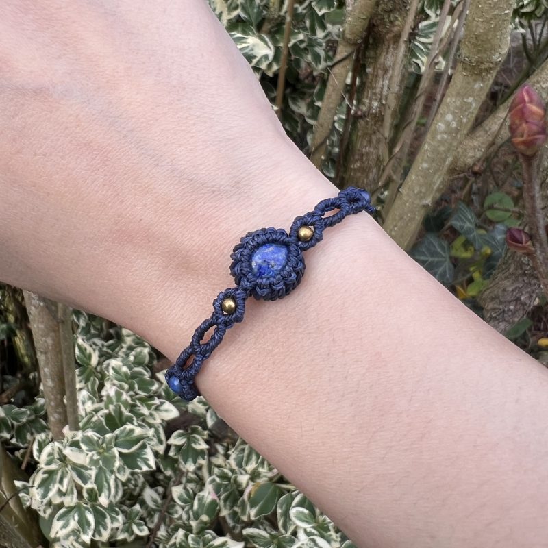 Bracelet fin en Lapis-Lazuli – Communication fluide & expression authentique