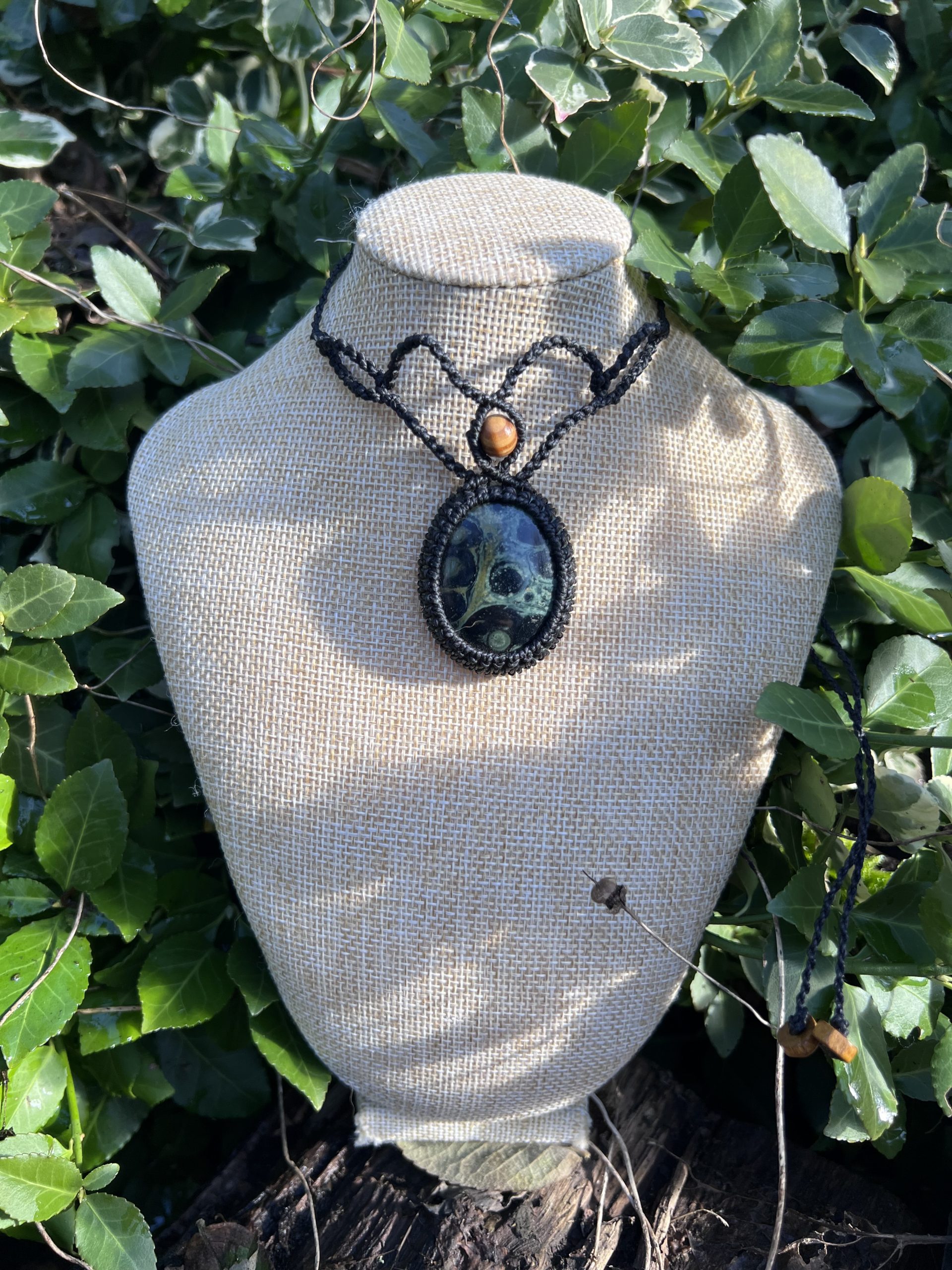 Leila – Collier micro macramé Jaspe Kambaba | La Magie de Ledy