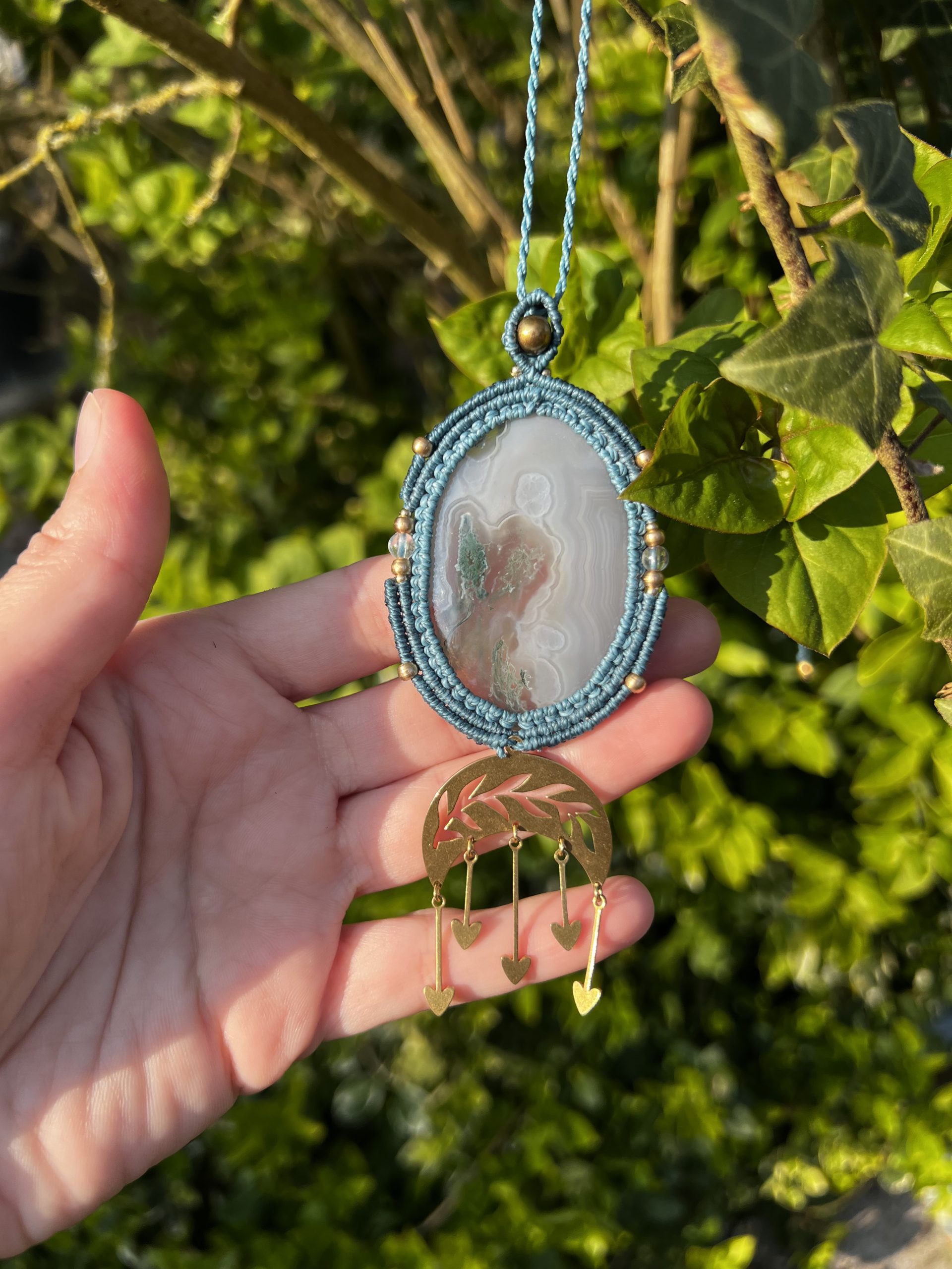 Ange Terrestre — Talisman en Agate Mousse  ( Pièce Unique)