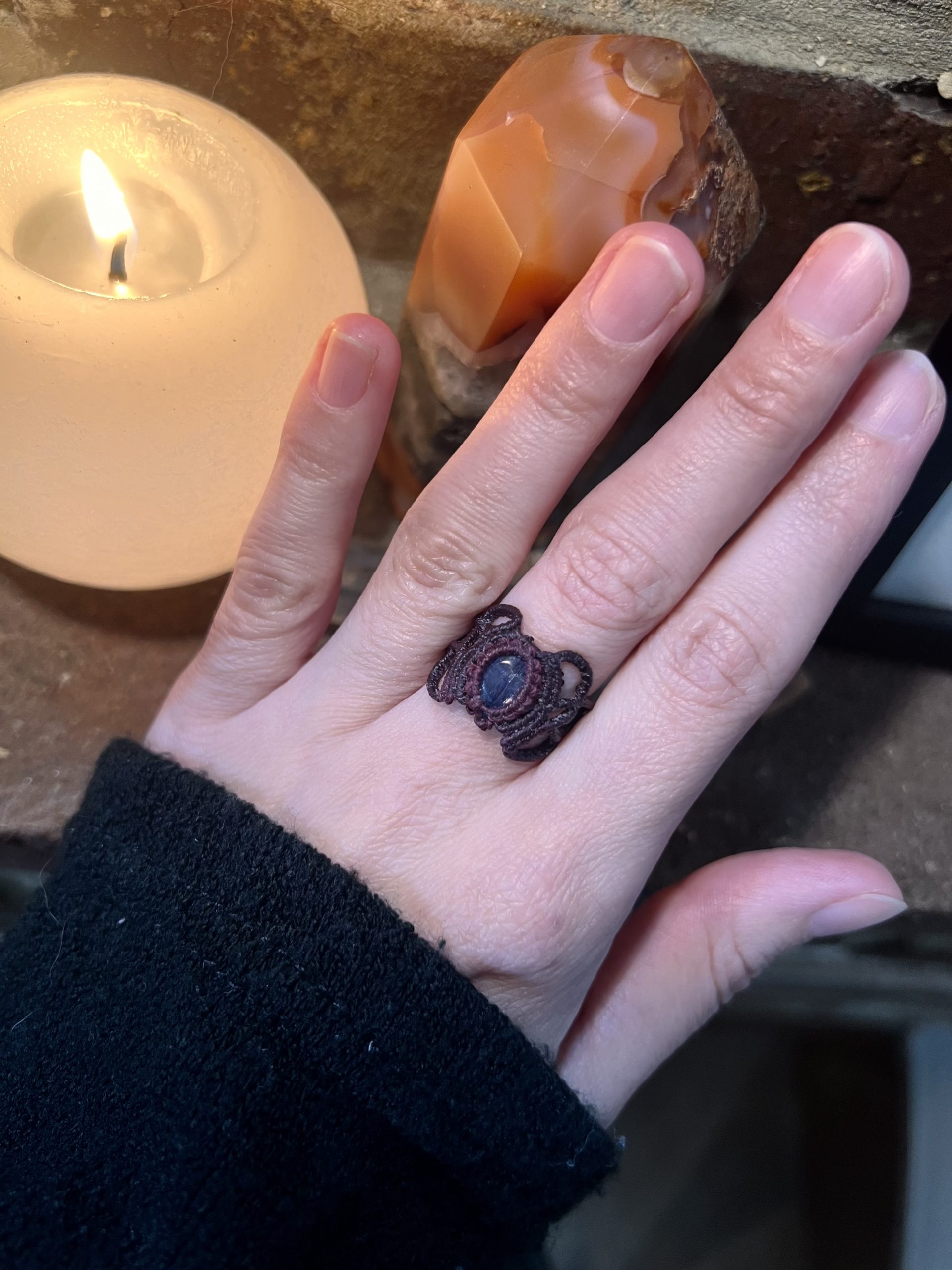 Bague Lotus en micro-macramé - Bijou artisanal avec pierre naturelle