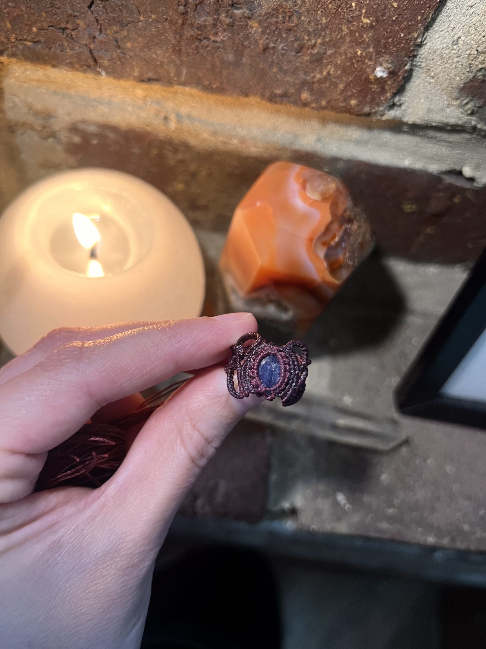 Bague Lotus en micro-macramé - Bijou artisanal avec pierre naturelle – Image 3