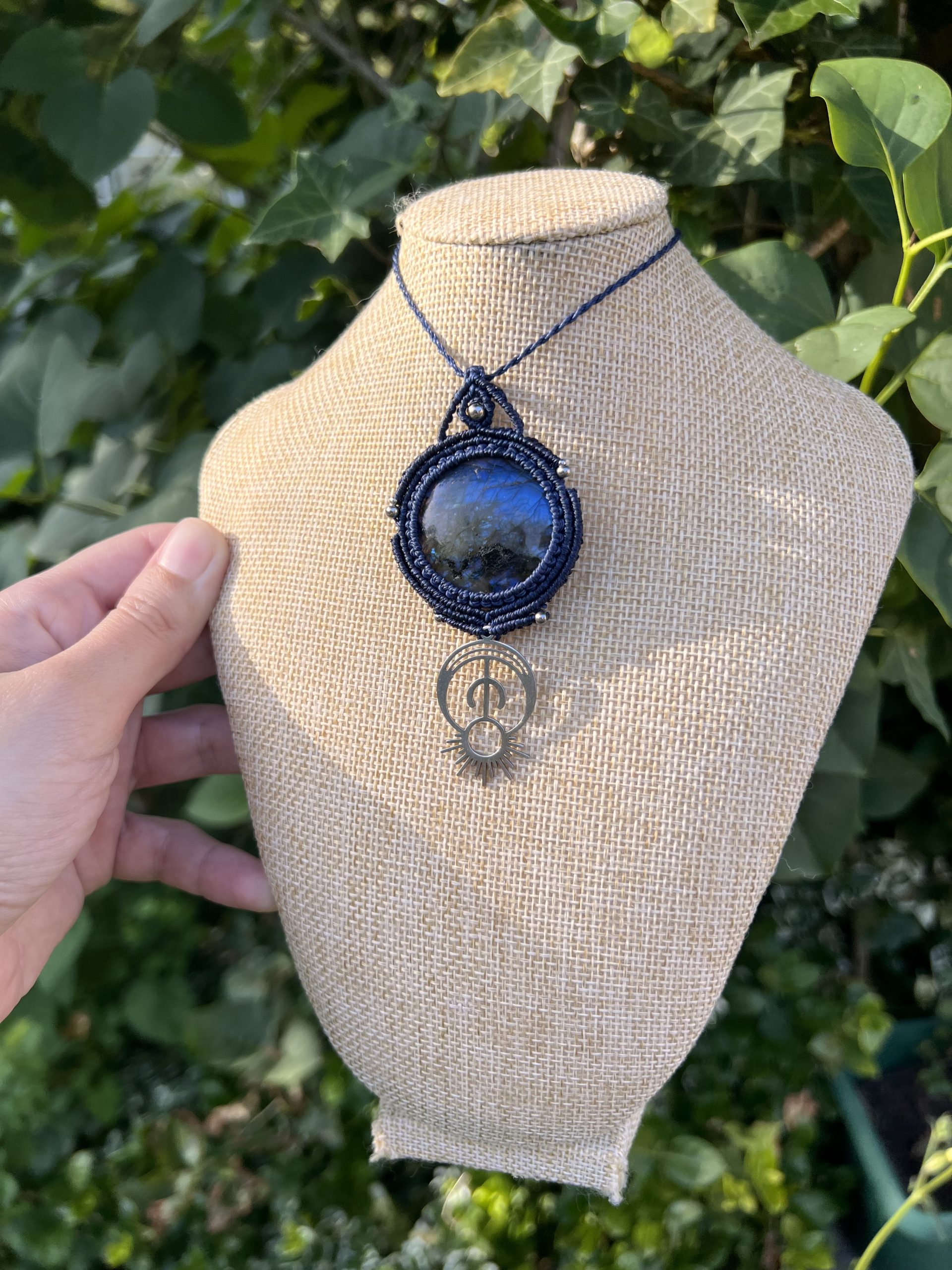 Talisman Lunéa en Labradorite Bleue